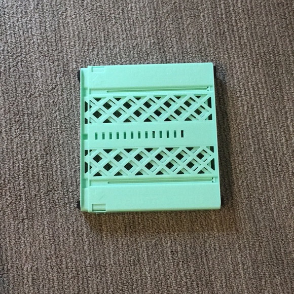 Expanding Locker Shelf - Picture 1 of 3